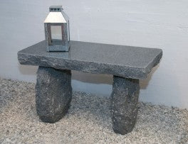 Bænk sæde poleret i grå granit L 75 cm H 44 cm 100kg.