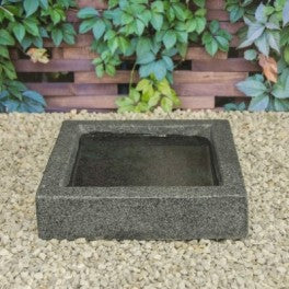Fuglebad firkantet poleret i grå granit 35 cm